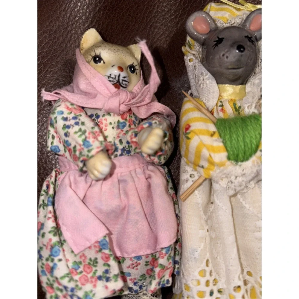 Vtg ceramic cat and mouse Christmas Pink 5+7 in Babydoll Nightgown decor‎